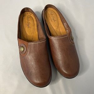 Soft Style By Hush Puppies Women's Jamila Leather Clog - Brown